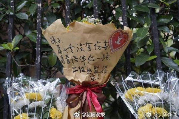 传统仪式！曼联社媒晒球员在训练场欢迎库尼亚视频